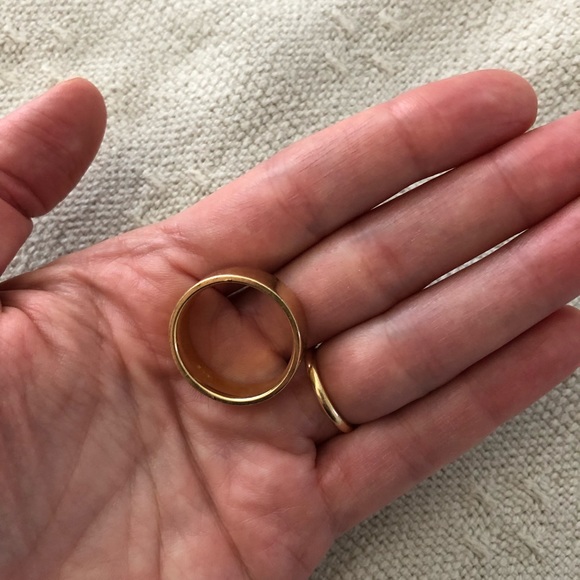 This is a men’s 14 karat yellow gold wedding band size 10. - Picture 2 of 7